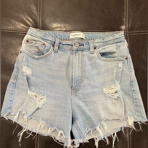 Abercrombie 4” denim high rise shorts -size 28 curve love